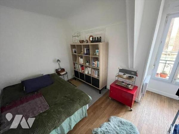  "Chez des Notaires à Mes côtés" Au Coeur  de FALAISE. Immeuble de rapport HORS COMMERCE du Rez...