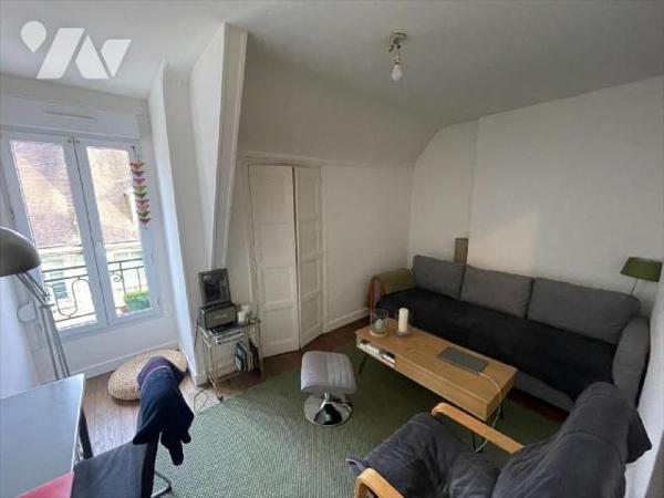  "Chez des Notaires à Mes côtés" Au Coeur  de FALAISE. Immeuble de rapport HORS COMMERCE du Rez...