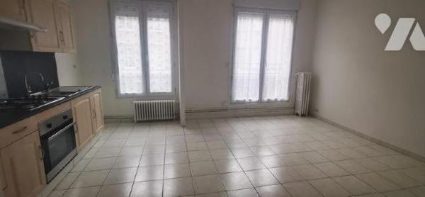  "Chez des Notaires à Mes côtés" Au Coeur  de FALAISE. Immeuble de rapport HORS COMMERCE du Rez...