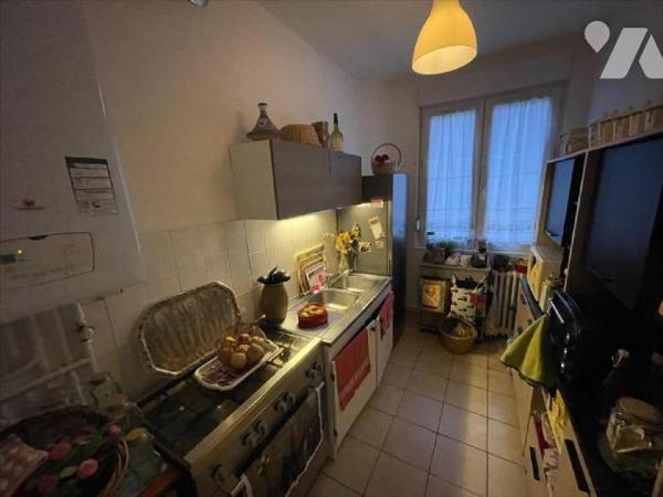 "Chez des Notaires à Mes côtés" Au Coeur  de FALAISE. Immeuble de rapport HORS COMMERCE du Rez...