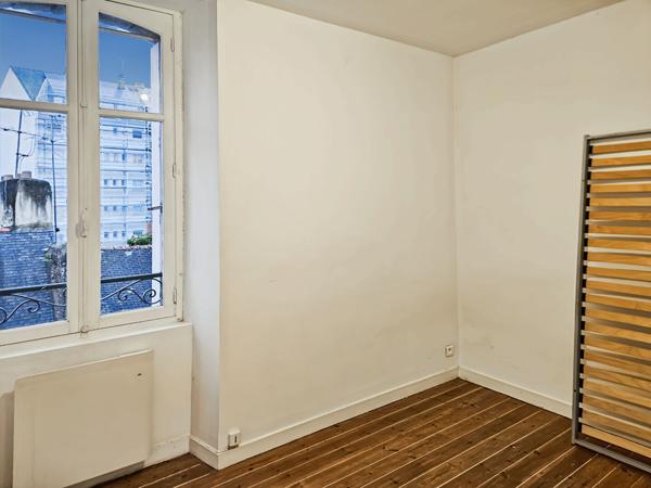 3 pièces, plancher et belle hauteur sous plafond