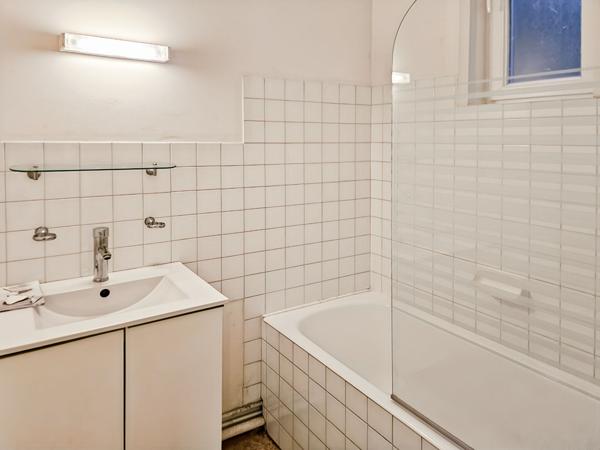 3 pièces, plancher et belle hauteur sous plafond