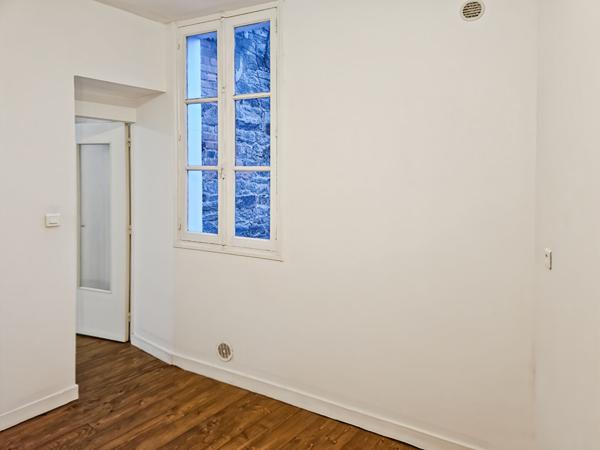 3 pièces, plancher et belle hauteur sous plafond