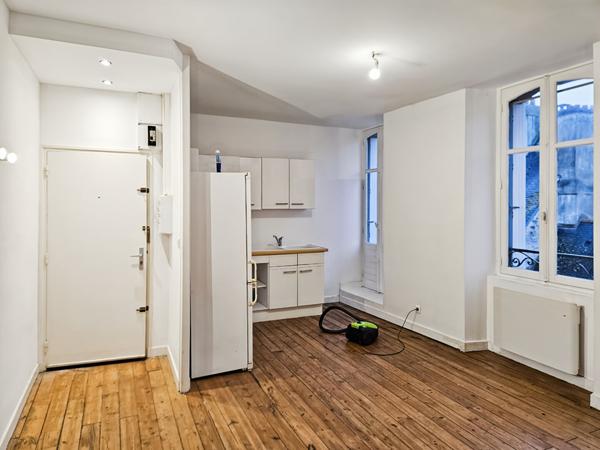 3 pièces, plancher et belle hauteur sous plafond