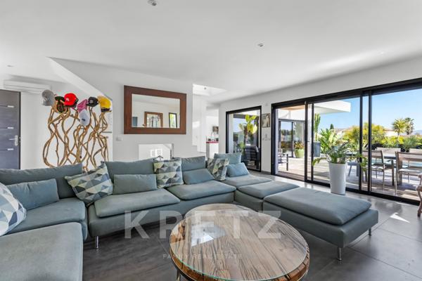 Maison d'architecte de 250m2 avec garage , terrasse et piscine à débordement