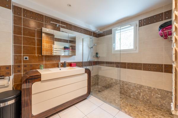 Maison
         9 pièces
        - 252 m² Bien prestige 1 499 000 €*