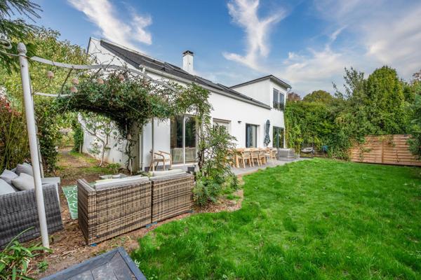 Maison
         9 pièces
        - 252 m² Bien prestige 1 499 000 €*
