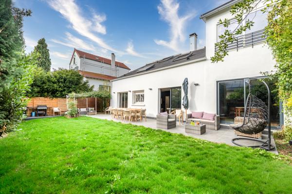 Maison
         9 pièces
        - 252 m² Bien prestige 1 499 000 €*