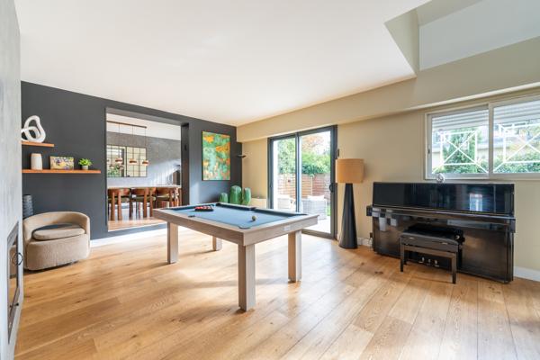 Maison
         9 pièces
        - 252 m² Bien prestige 1 499 000 €*