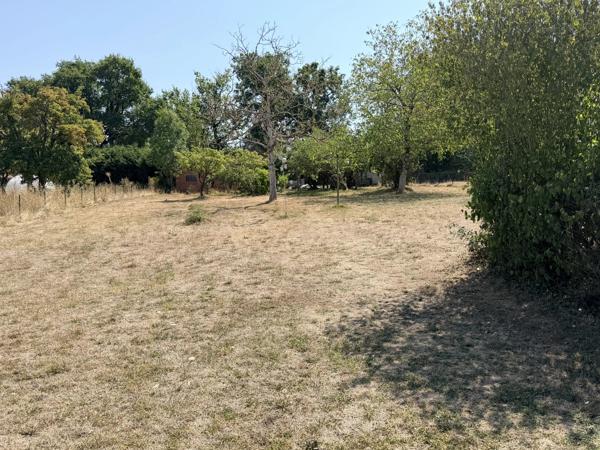 Maison individuelle rénovée de 4 chambres, située à la lisière d'une ville animée