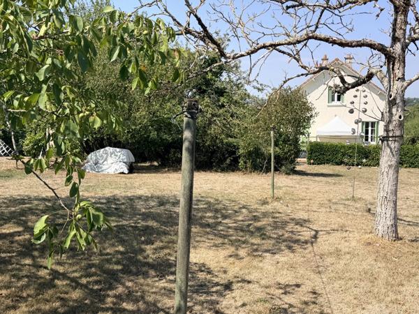 Maison individuelle rénovée de 4 chambres, située à la lisière d'une ville animée
