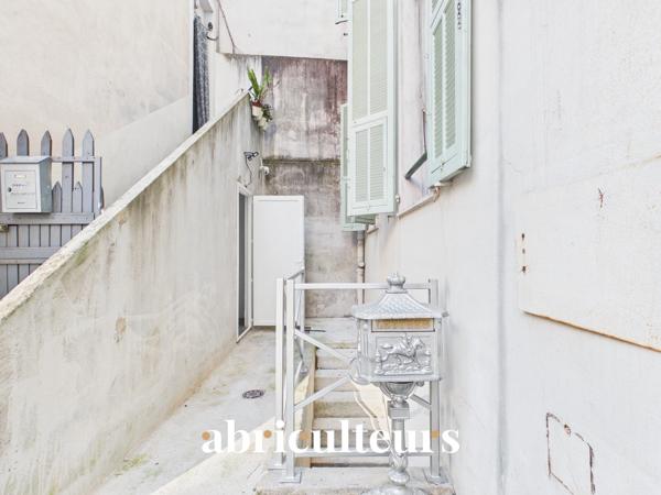 Local professionnel rénové 40 m² avec parking privé en vente au Quartier Libération à Nice (06000)
