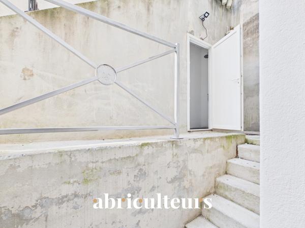 Local professionnel rénové 40 m² avec parking privé en vente au Quartier Libération à Nice (06000)
