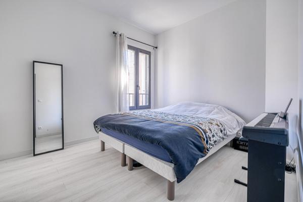 BOISPARISIS : Maison de ville de 92 m2 rénovée, 3 chambres avec extérieur et garage
