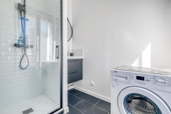 BOISPARISIS : Maison de ville de 92 m2 rénovée, 3 chambres avec extérieur et garage