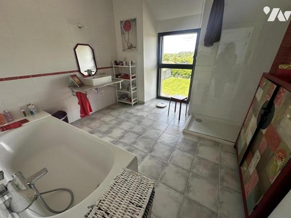 A VENDRE 56 PLOEREN, proche Vannes et Arradon, belle propriété, sur terrain 43 245 m² + hangar