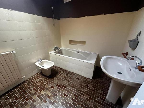 A VENDRE 56 PLOEREN, proche Vannes et Arradon, belle propriété, sur terrain 43 245 m² + hangar