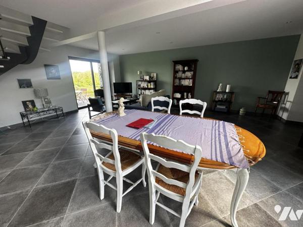 A VENDRE 56 PLOEREN, proche Vannes et Arradon, belle propriété, sur terrain 43 245 m² + hangar