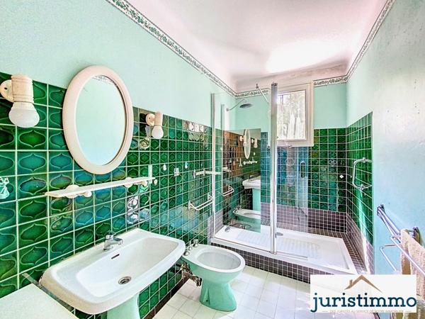 Saint-Saturnin-lès-Avignon (84450) Grande maison familiale