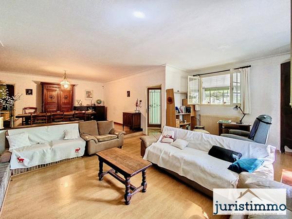 Saint-Saturnin-lès-Avignon (84450) Grande maison familiale