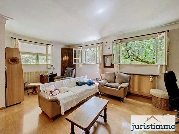 Saint-Saturnin-lès-Avignon (84450) Grande maison familiale