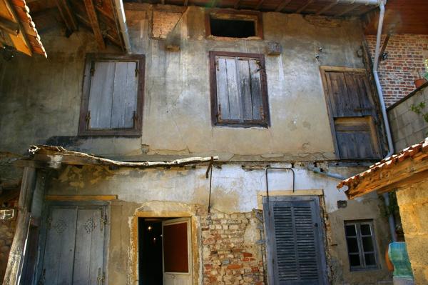 Dpt Ain (01), à vendre SAINT JULIEN SUR REYSSOUZE immeuble