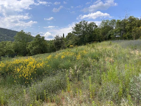 Terrain à vendre de 1 330 m². Saint-Martin-d'Ardèche (07)