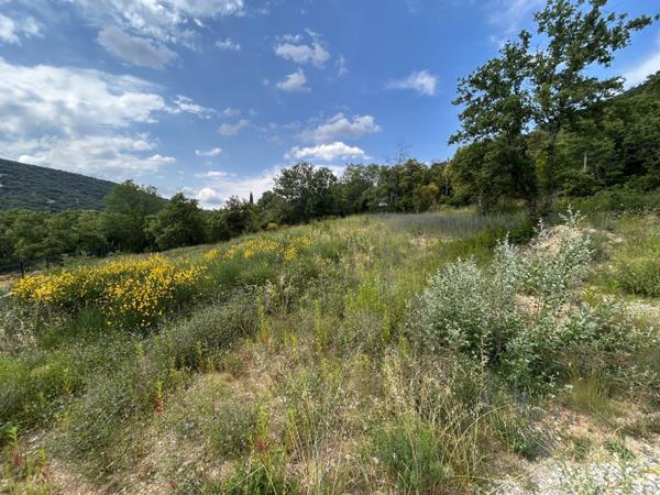 Terrain à vendre de 1 330 m². Saint-Martin-d'Ardèche (07)