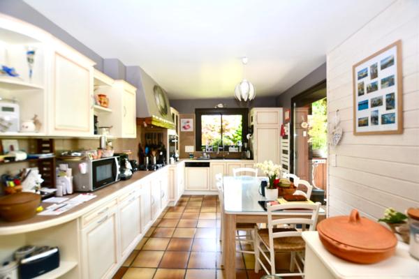 ALBERTVILLE (73) Maison de 189 m2 - Hangars/Garages de 178 m2 - Terrain 8311 m2