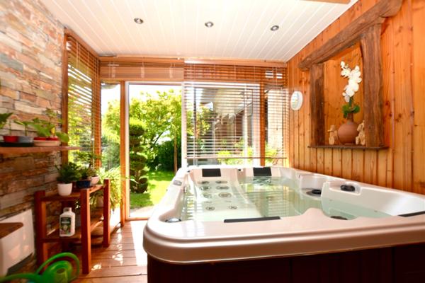 ALBERTVILLE (73) Maison de 189 m2 - Hangars/Garages de 178 m2 - Terrain 8311 m2