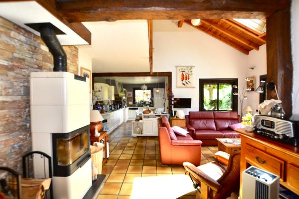 ALBERTVILLE (73) Maison de 189 m2 - Hangars/Garages de 178 m2 - Terrain 8311 m2