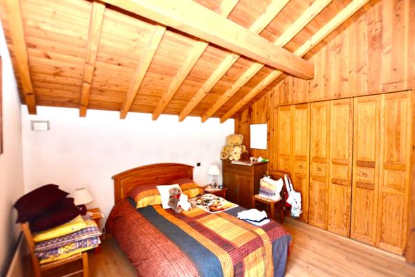 ALBERTVILLE (73) Maison de 189 m2 - Hangars/Garages de 178 m2 - Terrain 8311 m2