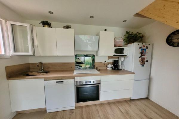 Meyreuil - Appartement 2 pièces- 32 m2 - 2 places de stationnement privatives