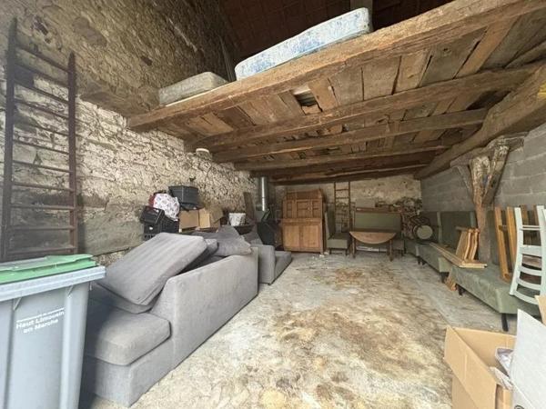 Grange pouvant servir d'espace de stockage ou à rénover !