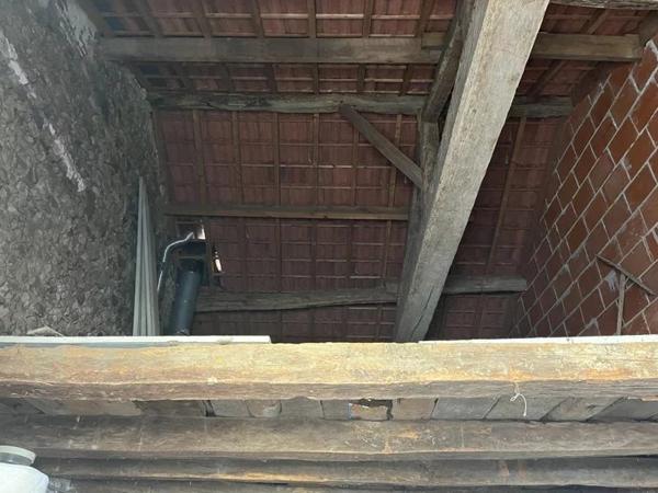 Grange pouvant servir d'espace de stockage ou à rénover !