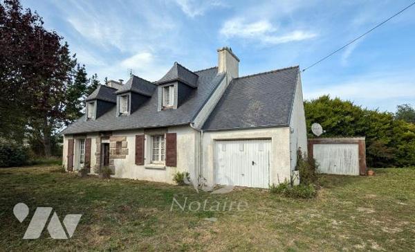 Plouescat, bel emplacement à proximité de la Baie du Kernic et des plages sur un terrain de 1600 m2 