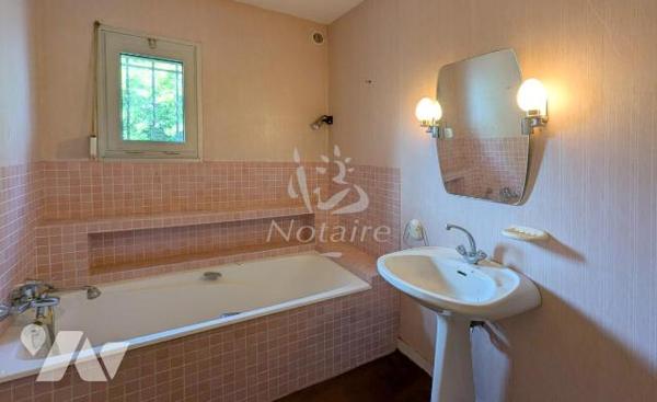 Plouescat, bel emplacement à proximité de la Baie du Kernic et des plages sur un terrain de 1600 m2 