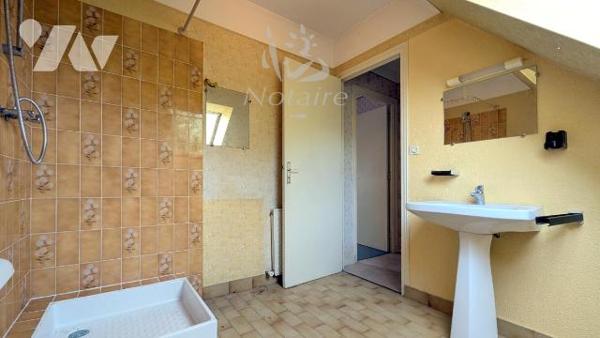 Plouescat, bel emplacement à proximité de la Baie du Kernic et des plages sur un terrain de 1600 m2 