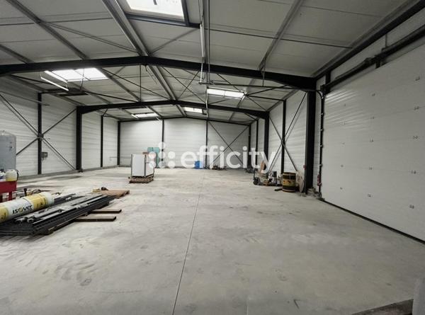 Local Commercial
        
        - 360 m² 338 940 € *