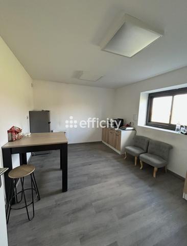Local Commercial
        
        - 360 m² 338 940 € *