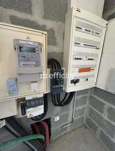 Local Commercial
        
        - 360 m² 338 940 € *
