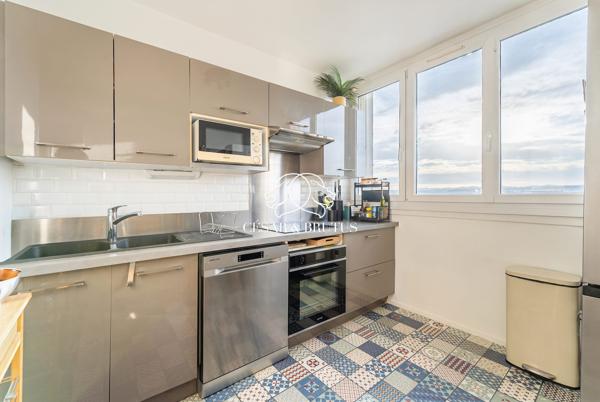 Spacieux T3 de 67 m² Traversant avec Vue Fourvière – Lyon 8ème