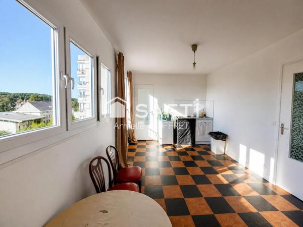 Studio plus parking et cave en sous-sol vendu loué
