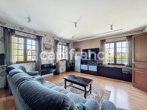 Maison 212 m2 à Fondettes proche du centre ville, 7 chambres