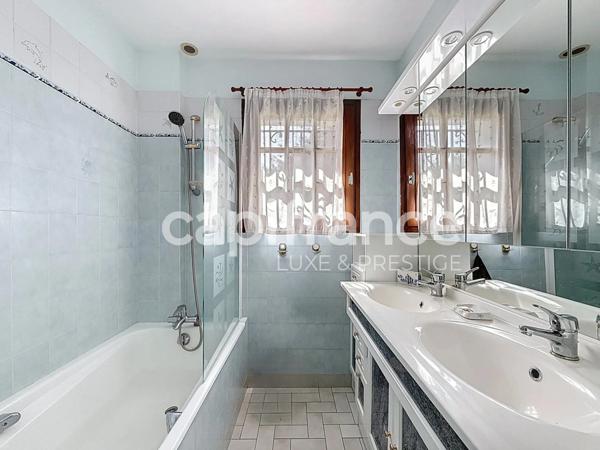 Maison 212 m2 à Fondettes proche du centre ville, 7 chambres