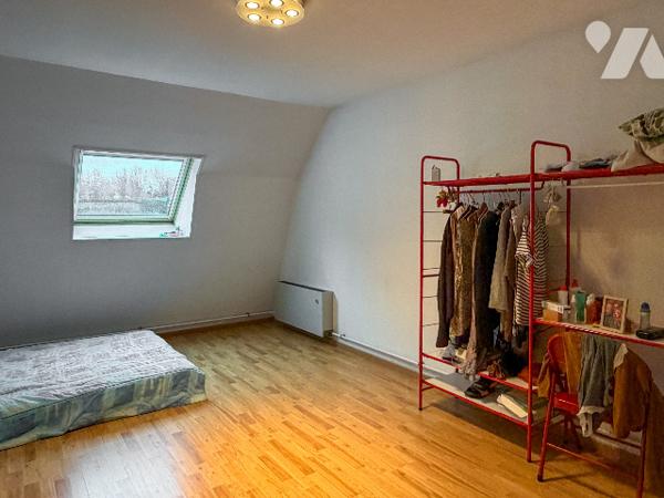 Maison comprenant : - Au rez de chaussée : entrée, salon, salle à manger, cuisine équipée, vestiaire