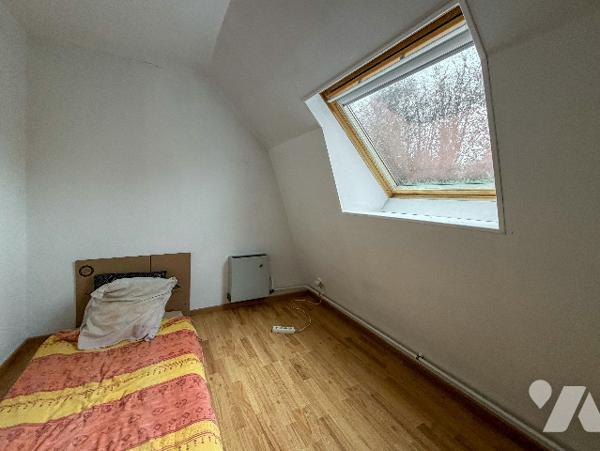 Maison comprenant : - Au rez de chaussée : entrée, salon, salle à manger, cuisine équipée, vestiaire