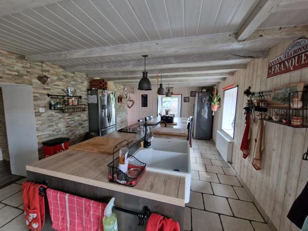 Propriete à vendre proche LURE (70) FERME T7 RENOVEE avec DEPENDANCES