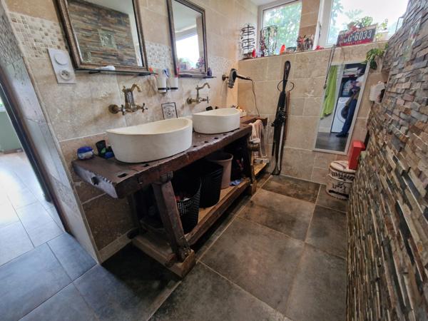 Propriete à vendre proche LURE (70) FERME T7 RENOVEE avec DEPENDANCES