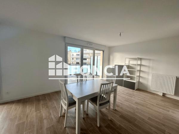 Location Appartement meublé 3 pièces 79.44 m² - 10 rue de la Simbrandière La Roche Sur Yon 85000